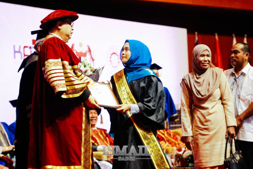 IsmailSabri60's tweet photo. Tahniah anak2ku yg bergraduasi KPTM pada tahun ini. Seramai 5582 graduan dpt sijil, dip, ijazah @TwtKPTM @maragov https://t.co/bTopOtE41n