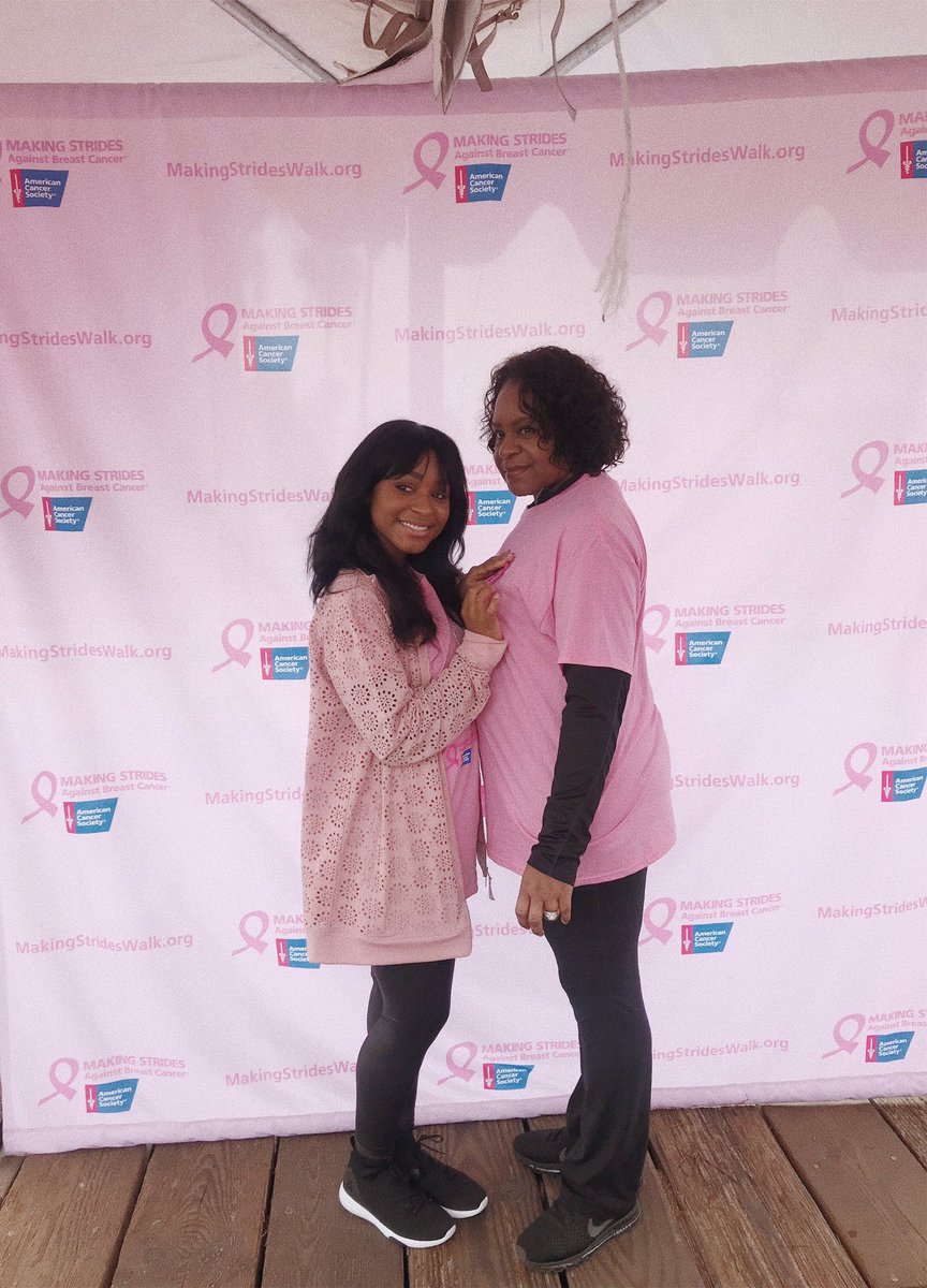 5H_OfficialJP's tweet photo. 乳がん撲滅のためのイベント #MakingStridesSM に参加したノーマニとノーマニママ🎀https://t.co/Dk4BZlYFSY
ノーマニママも乳がんと闘い抜いた勇敢な患者のひとりなのです。
#5HJP https://t.co/eUZrrByP1P