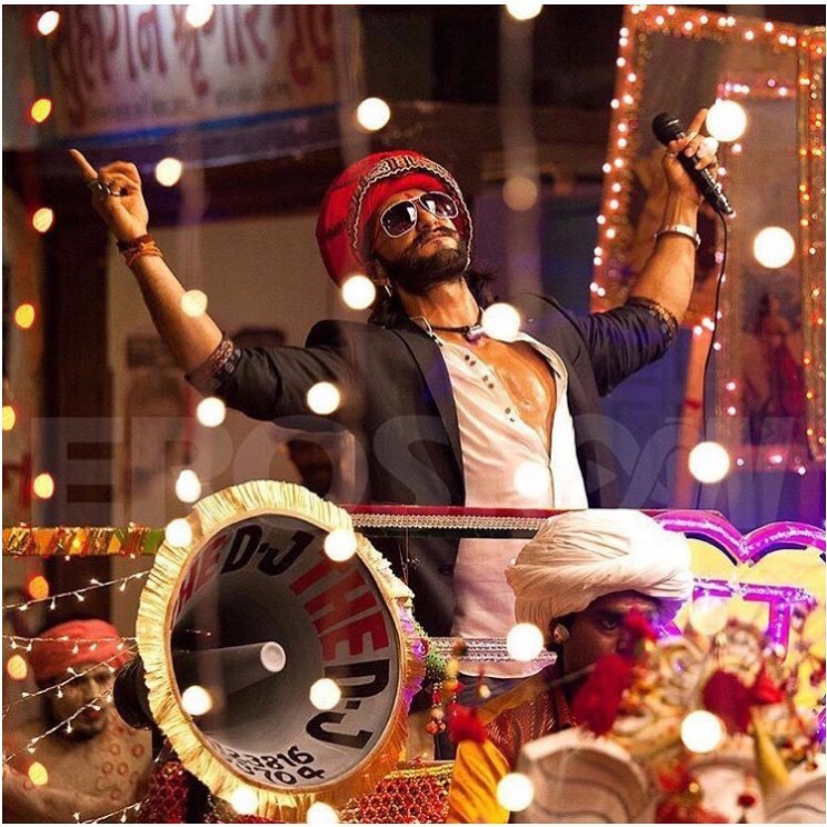 RanveerOfficial's tweet photo. Goin' into the week like 👻 https://t.co/GmLintGlLL