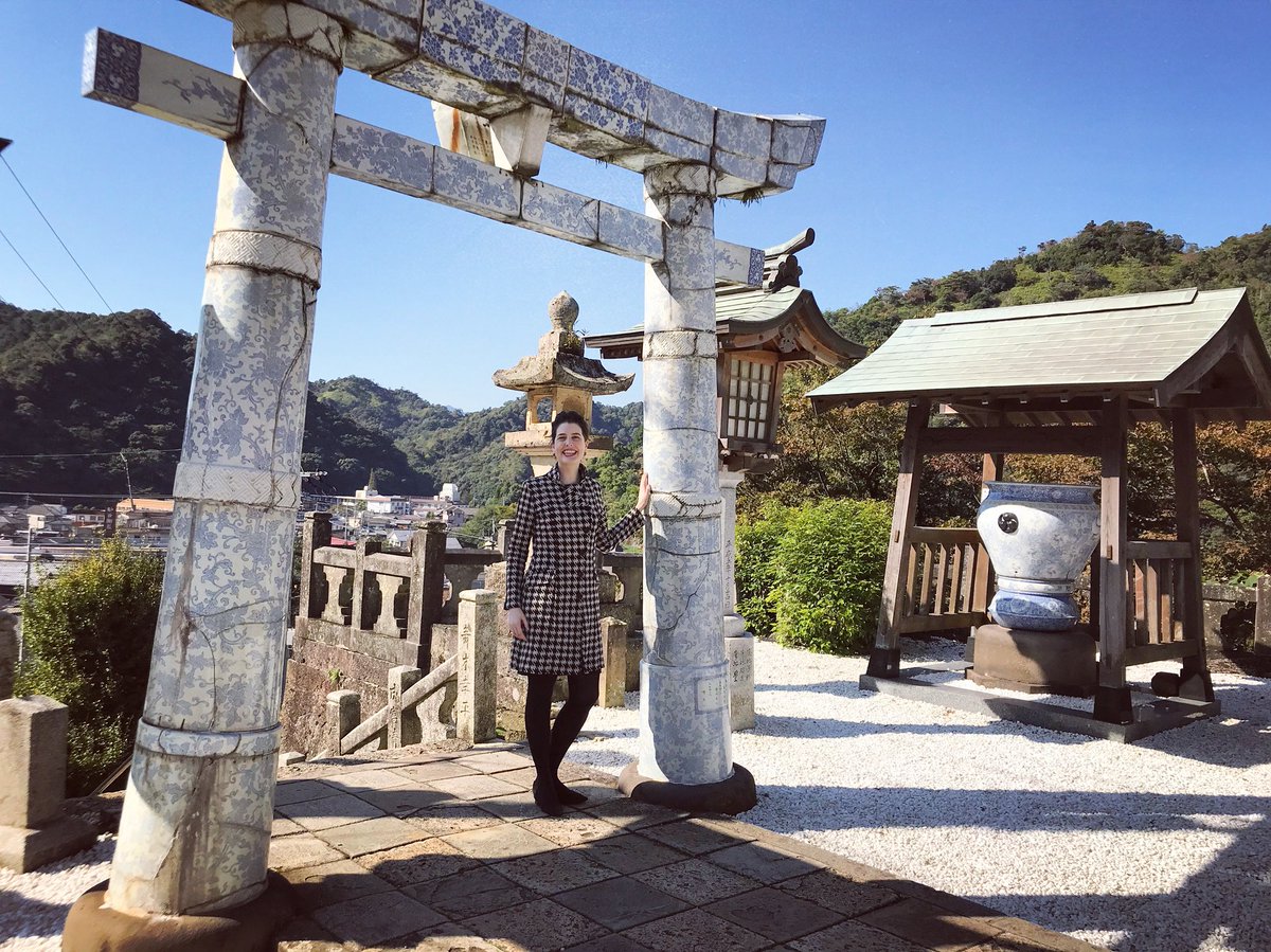 Tōzan shrine in Arita, dedicated to Emperor Ōjin, the Nabeshima crown and Yi Sam-pyeong. founded in 1658 with a porcelain gate of 1888.