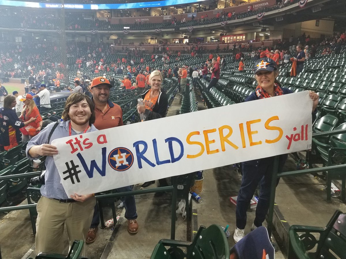 astros_signlady's tweet photo. @RyGo_RTC #thisistheyear #ugottabelieve #earnit17 #EarnHistory17 https://t.co/zDs0N01yh5