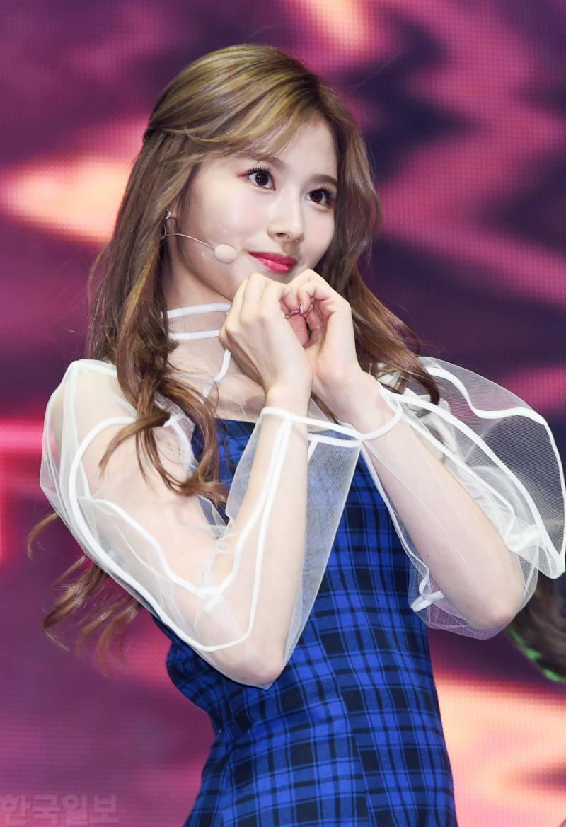 💜SANA♡KAZU-chan💜 в X: „171030 #LIKEY メディア向けショー 💜SANA♡KAZU-chan💜 в X: „171030 #LIKEY メディア向けショー