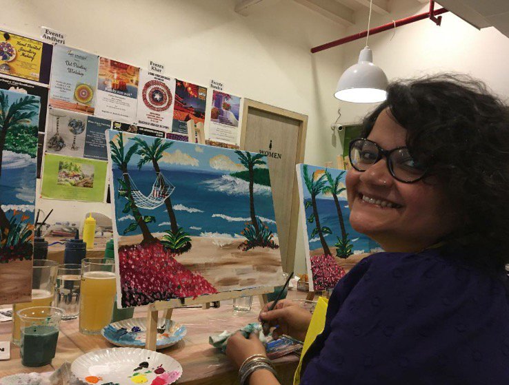 bombaydrawing's tweet photo. How we love to see y'all smile while you make some brilliant art at our workshops! #bombaydrawingroom #artforeveryone https://t.co/OJwuMZbs7d