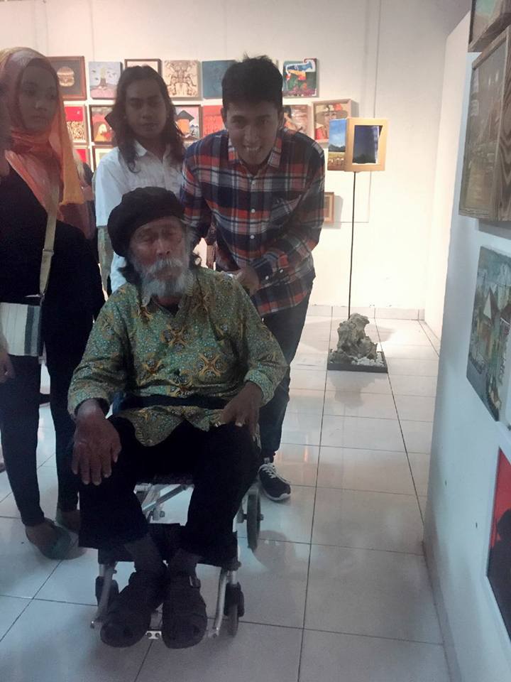 wawanqu_adalima's tweet photo. Bersama Pendiri dan Sesepuh Sanggar Bambu Jogjakarta https://t.co/9fFoz3gsZ8