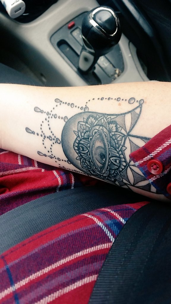 MissShanBruce's tweet photo. Love my tattoo ❤ #tattoo #ink #hamsatattoo https://t.co/5JGhD8hBeE