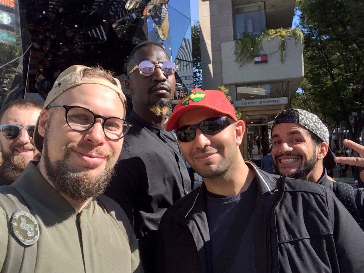 DaftPakkun's tweet photo. Et qui je croise à #tokyo ?
@SAbdelhamid et sa clique.
Merci les gars https://t.co/TusLYjJDfm