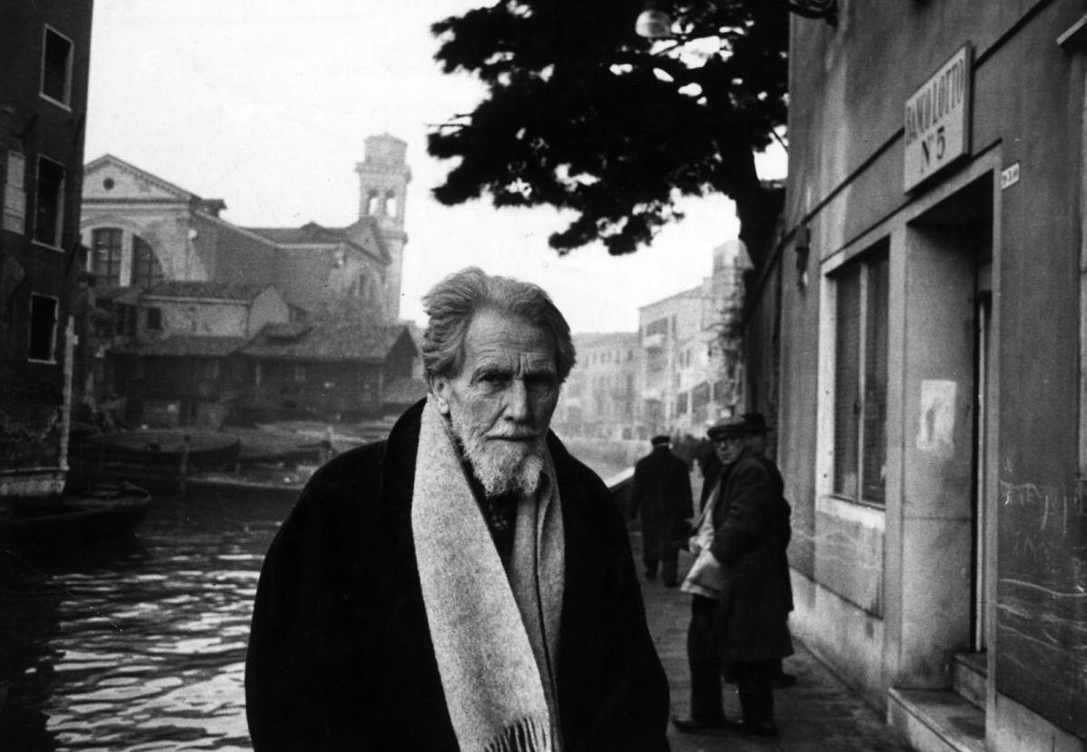 InternoPoesia's tweet photo. «Rendi forti i vecchi sogni
perché questo nostro mondo non perda coraggio
a lume spento».

Ezra Pound, nato oggi ❤️

@CircoloLettori https://t.co/OJzIgVCfyS