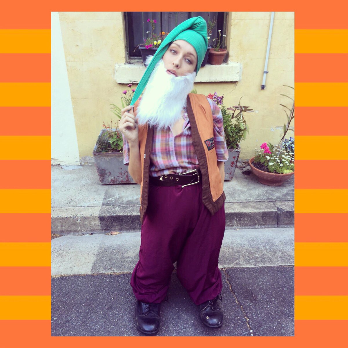 viva_la_flow's tweet photo. Miss Sexy Dwarf 👻
...Snow White doesn't know what she's missing! 🔥#SevenDaysOfSexy #Halloween #verticallychallenged https://t.co/eNTLHeGraC