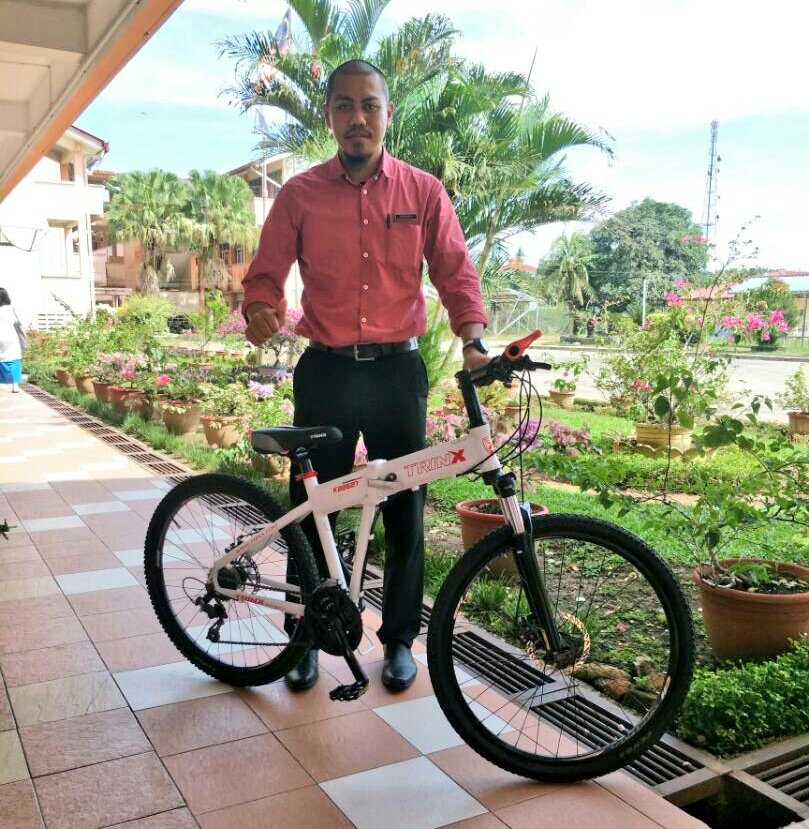 pndabwe's tweet photo. First of all , i was very curious about this but thank you Papa and Cg Sharizan for this gift .I really appreciate it !π #muchlove #GetThatA https://t.co/2EzowpK67z