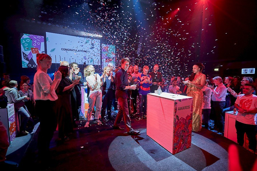 Blijmerflat Kleiburg winnaar Dutch Design Awards 2017 #duurzaam #herbestemming happybuildingindex.nl/nieuws/2017103…