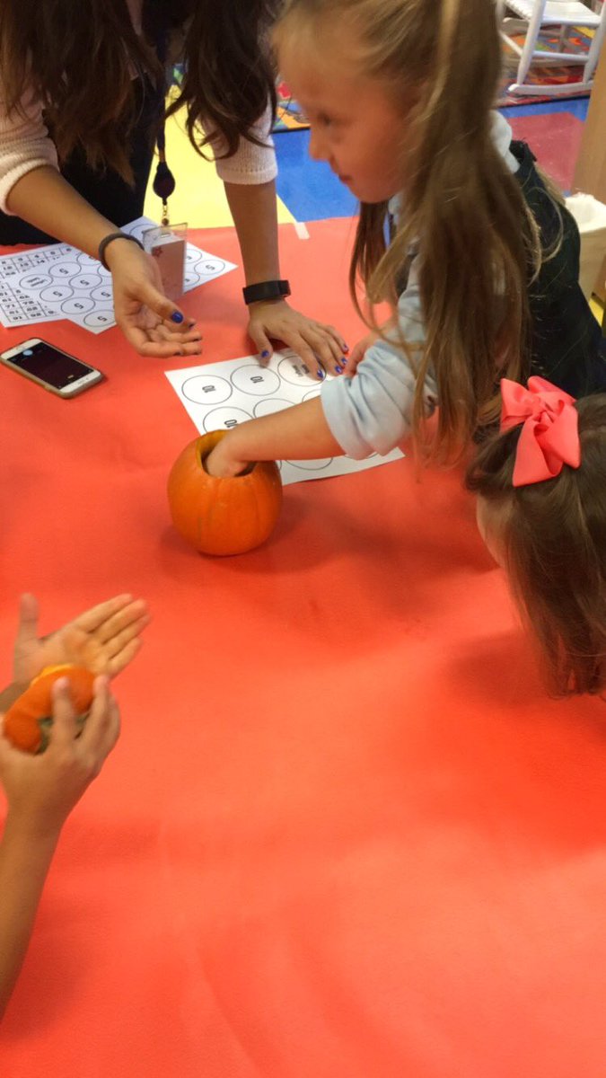 Miss Mary Jacob/ Miss Brooke’s K class counting pumpkin seeds <a href="/BrookeK429/">Brooke Kelly</a> <a href="/maryjacobr/">Mary Jacob Harris</a> #trinitylearns