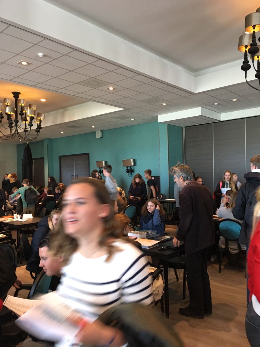 FifthLegal's tweet photo. @FifthLegal en @FifthAdvocatuur zijn vanmiddag door @MirtheWagenaar enthousiast vertegenwoordigd op de speeddate @Lingecollege @HotelTiel https://t.co/8rJbZ6GTON