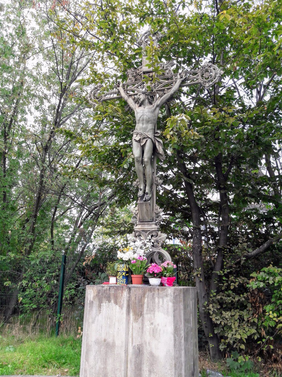 Marie de Varax ن tweet media