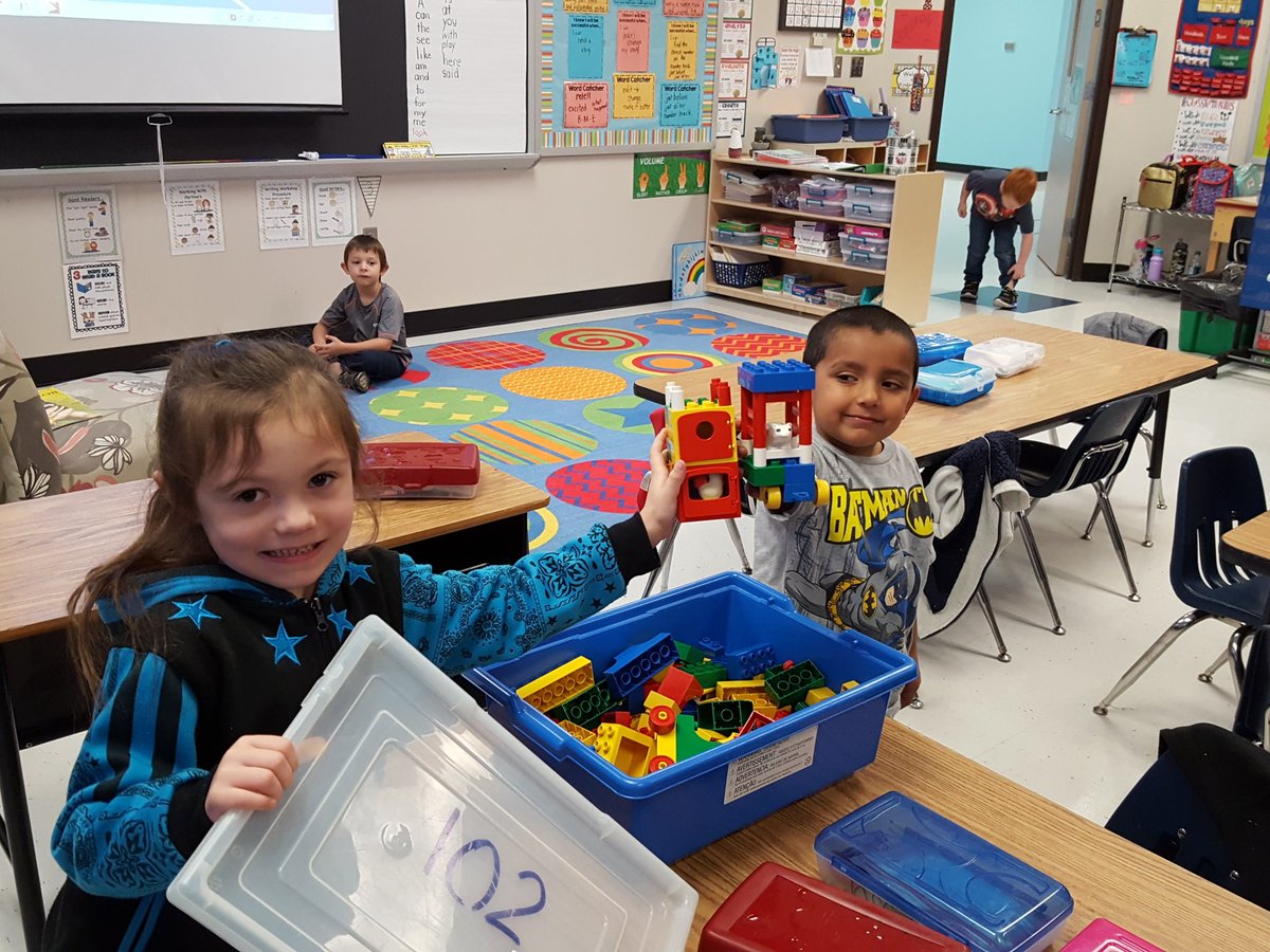 MrsPFontenot's tweet photo. Starting our day with STEM activities! #wesbelievers #kindersmart #weselementary https://t.co/Sr9x0YkS7S