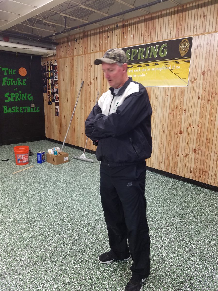 shsboysbball's tweet image. Locker room upgrade probably our best yet. #neweraepoxy #coachdavis