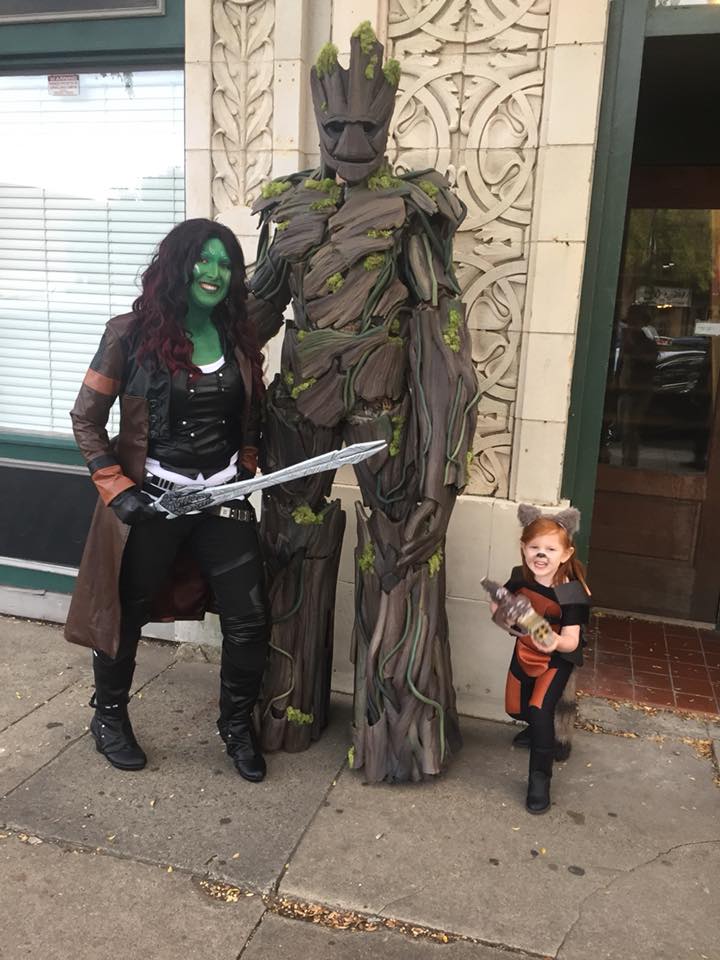 HashNerd256's tweet photo. #CircuitDesign | This Dad Spend 300 Hours Making a Groot Costume Because His Daughter Asked https://t.co/u9VO8vhJoN #Wearables @adafruit https://t.co/bW1PDgJ1U3
