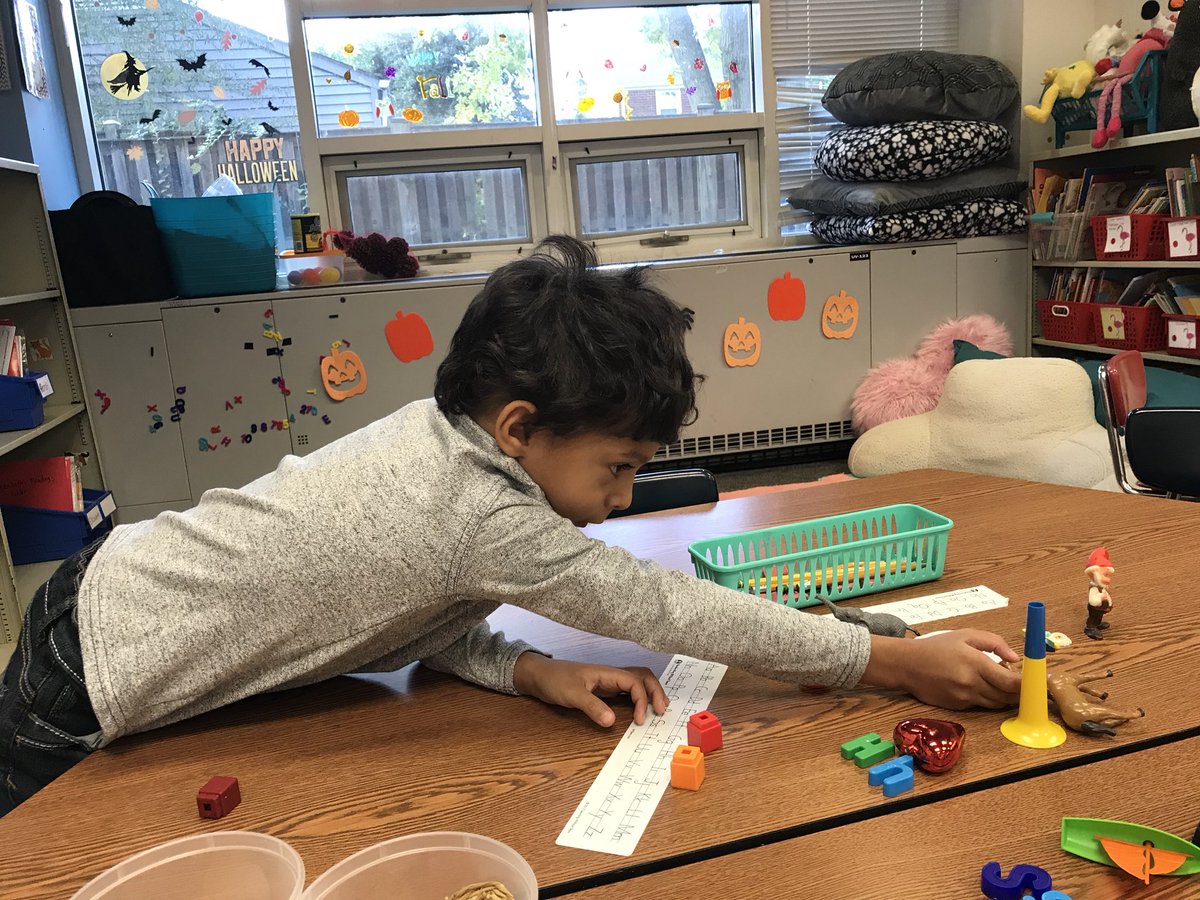 gotagoodbook's tweet image. Hearing sounds and matching objects with letters. #alphabetknowledge @KWBwelsh @KWBStansel