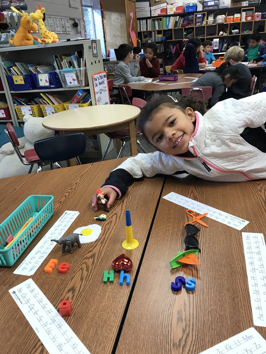 gotagoodbook's tweet image. Hearing sounds and matching objects with letters. #alphabetknowledge @KWBwelsh @KWBStansel