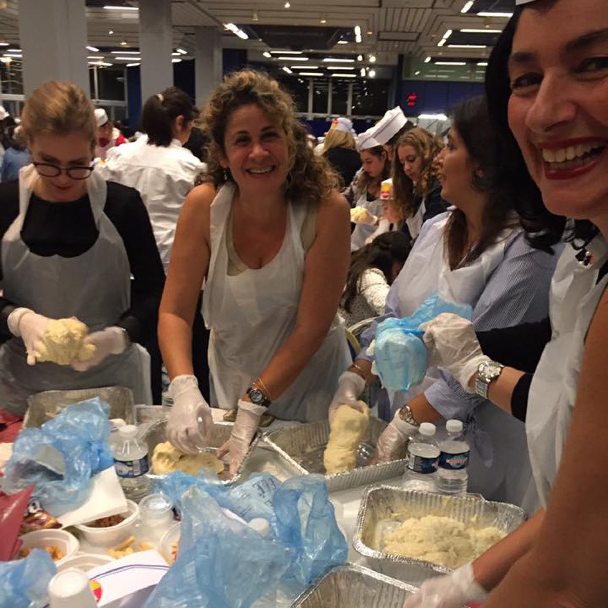 ShabbosProject_'s tweet image. What a challah bake! Thank you Nice 🇫🇷
facebook.com/theshabbosproj…