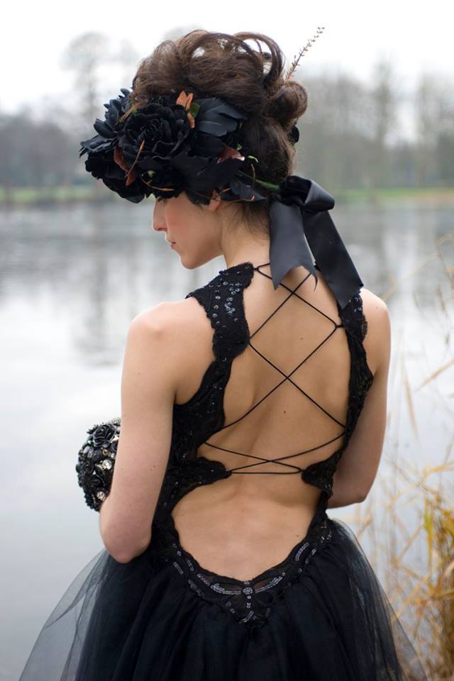 Witches go riding &amp; black cats are seen,may luck be yours on #Halloween Styling a frighteningly fabulous #wedding! bit.ly/2A1fhIa