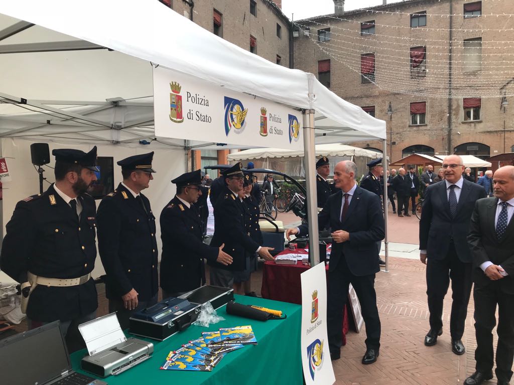 Polizia di stato on twitter: safety e security #capodellapolizia ... Polizia di stato ferrara