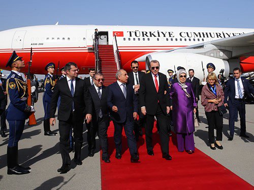 Cumhurbaşkanı Erdoğan Azerbaycan’da tccb.gov.tr/haberler/410/8…