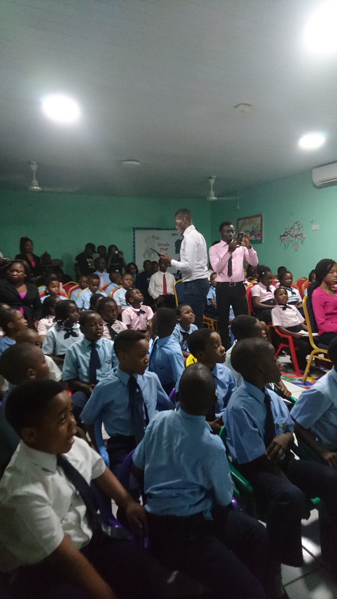 CeeOgbonnaya's tweet photo. Financial Literacy Session@SupremeHouse Montessori School
#WorldSavingsDay
#Diamondfuture
#TheFutureStartsWithSaving
#DiamondBank https://t.co/Ue2kQLwKth