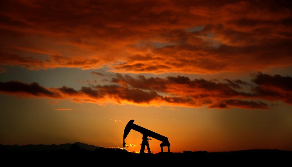 Reuters's tweet photo. Oil prices rise on expected extension of output cuts https://t.co/gYZ2mekgnE https://t.co/VlTW4k572E
