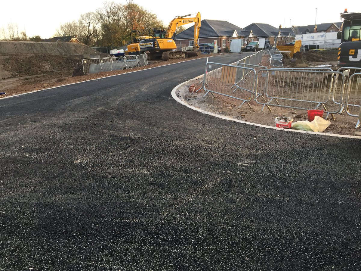 KeirenMandY's tweet photo. @my_maintenance road complete pilers due this week #hambleton #newbuild https://t.co/jDVb2aTEI4