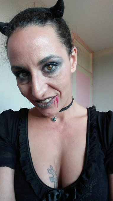 Happy almost Halloween.....cum n chat with this little devilish vampier https://t.co/fXB8M9rzbJ<a href="/tag/lekkerlive"class="tags"><span>#lekkerlive</span></a>
