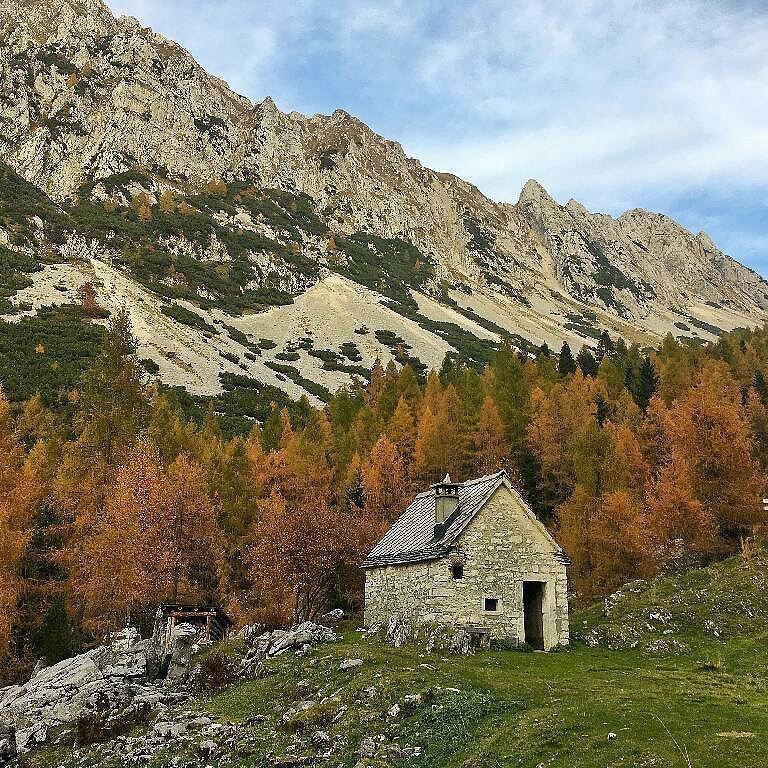Foto di @gioviten che ci porta a Pian de le Stele, tra le montagne dell'Alpago 🍂👏 Buon lunedì amici di #igersbellu… ift.tt/2yf4b5a