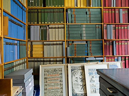 Join us &amp; <a href="/UoLDWL/">Library & Learning Services</a> Special Collections: Managing, Preserving &amp; Displaying Community Archives, 10 Nov £75/£50 students www2.le.ac.uk/departments/hi…