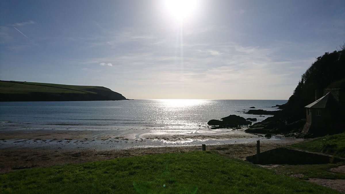 FleteEstate's tweet image. Half term is over. #Mothecombe beach is calm and peaceful once more. #areaofnaturaloutstandingbeauty #sunnyday #tranquility  #Fleteestate