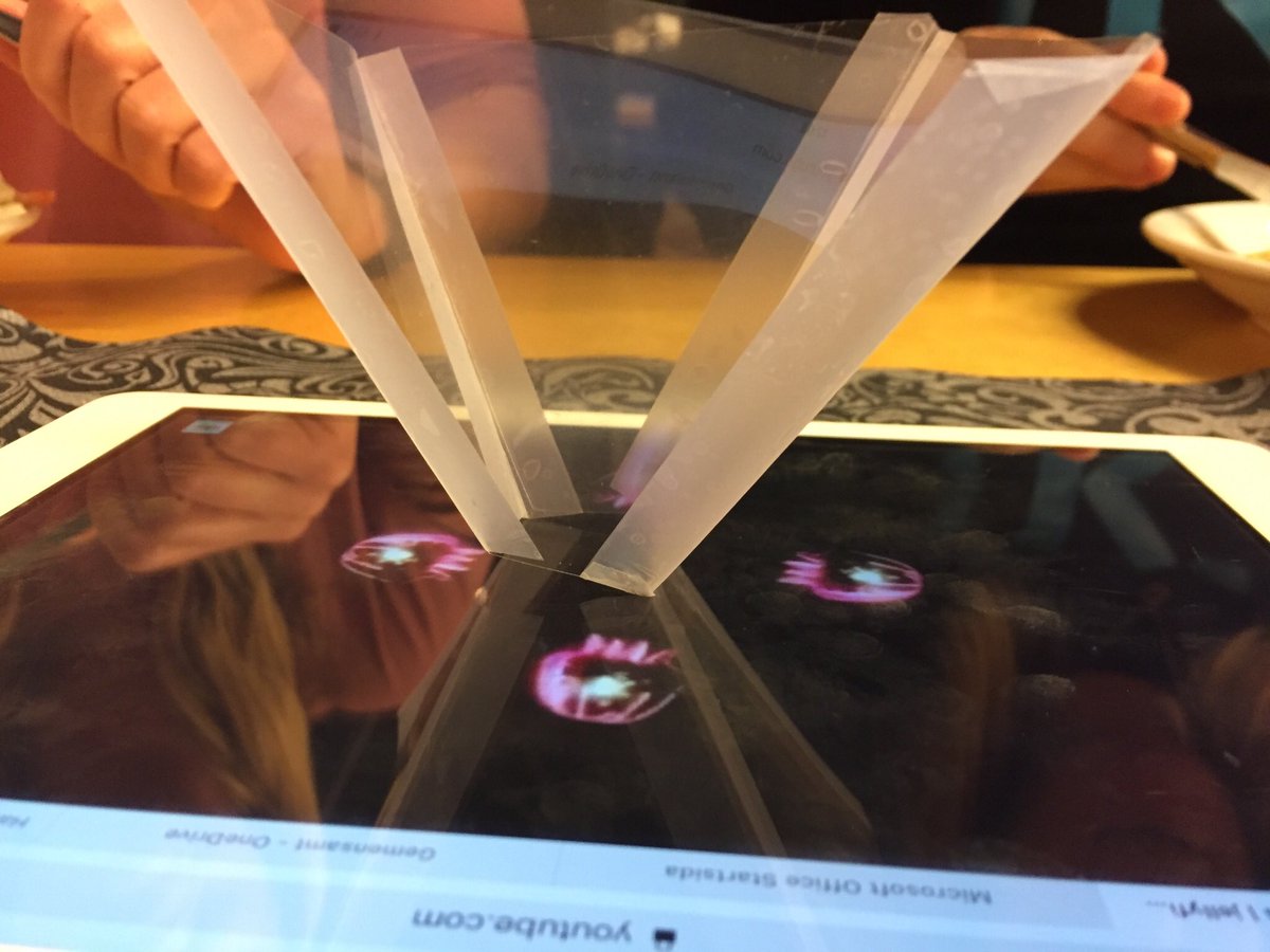 annaberglarare's tweet photo. Får fortbildning av kollega mitt i maten. Missade workshopen själv... #hologram #kreativaappariundervisningen #GETT2017 https://t.co/50AhZsJi8C