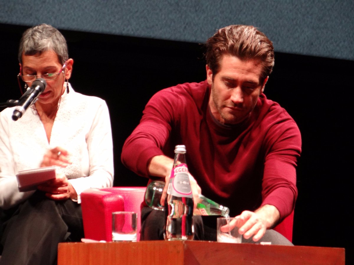 misss_ff's tweet photo. So yesterday, the italian translator coughed a little, and this angel spontaneuosly took care of the situation: #JakeGyllenhaal #RomaFF12 https://t.co/sgiYzTNBxK