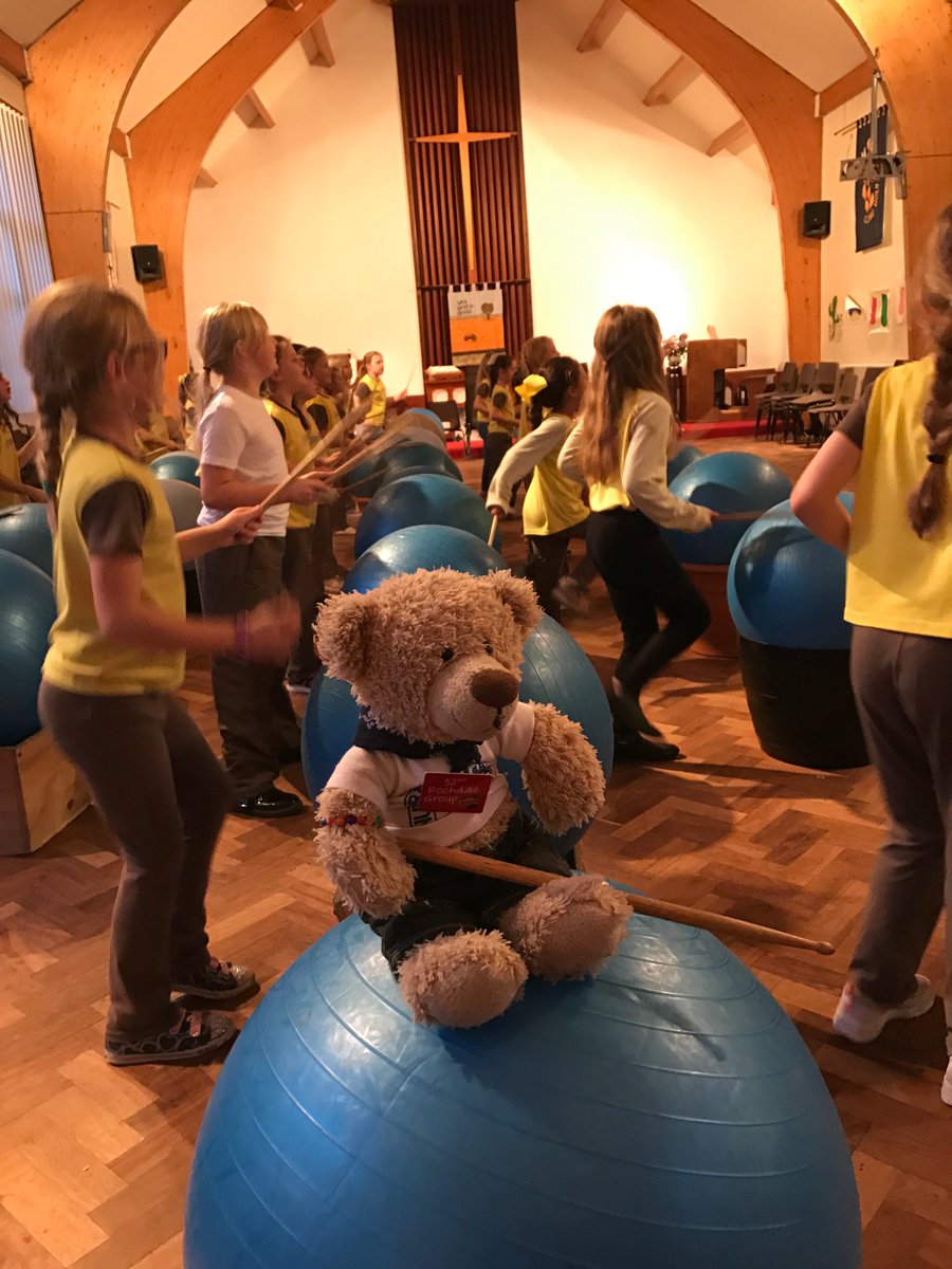 41st_rdale's tweet photo. Brownies having fun with Drumz Aloud. Girls had a great time drumming in exercise balls 🥁 @Girlguiding @Girlguiding_LSE @Girlguiding_NWE https://t.co/cKpCTZAo1i