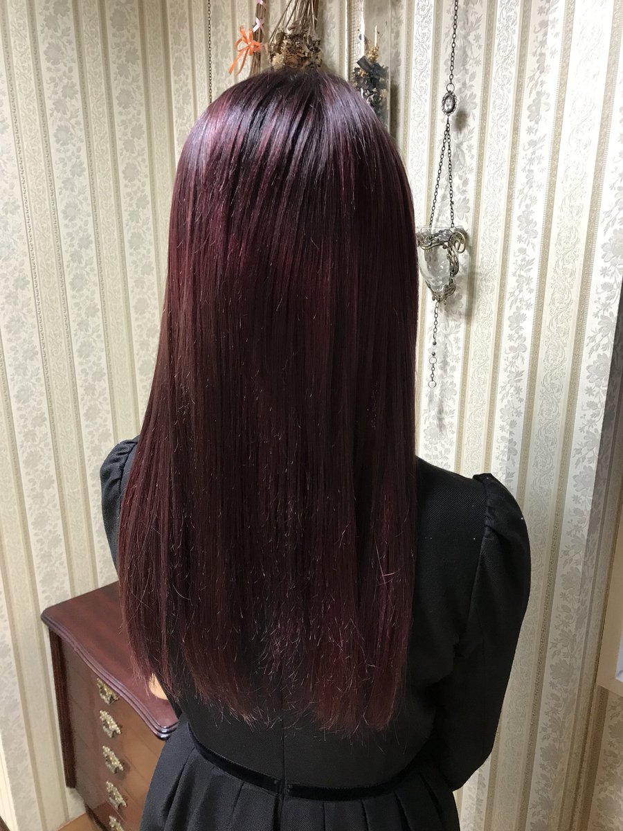 シャンテグラム בטוויטר ヘアスタイル紹介 ブリーチが2回くらいされた状態から 徐々に暗めにしていく段階で 落ち着いたボルドーブラウンに カラーリング致しました 少し茶色味掛かっていると より柔らかい雰囲気に見えます