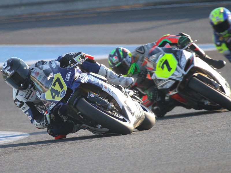 Esperábamos emoción y los pilotos del <a href="/rfme_cev/">RFME CEV</a> no defraudaron, cerrando la temporada 2017 en <a href="/circuitodejerez/">Circuito de Jerez-Ángel Nieto</a>. goo.gl/pxhAZz