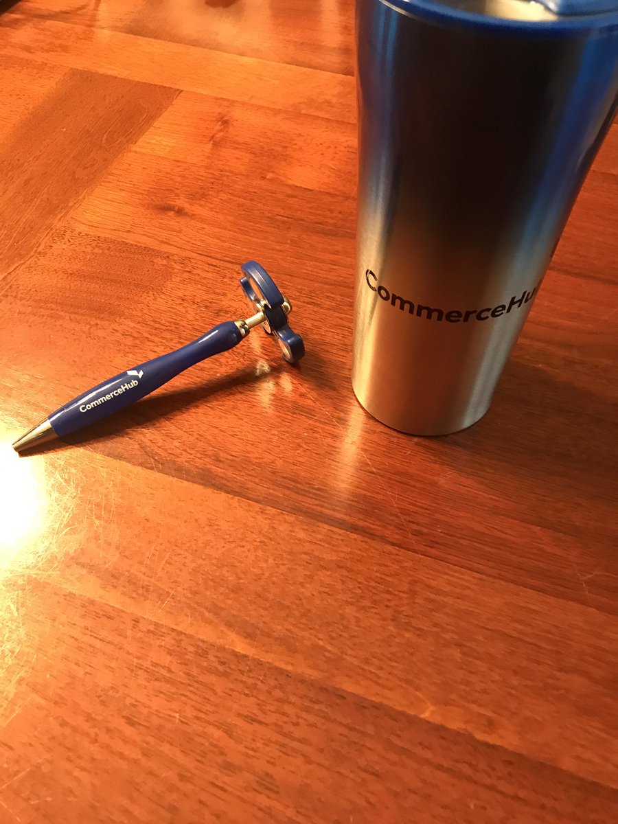 Jay_AHR_'s tweet image. Monday morning is looking so much better with @CommerceHub swag from #DevFestCR2017 👍🏼 / @GavinInNY @3aa70848