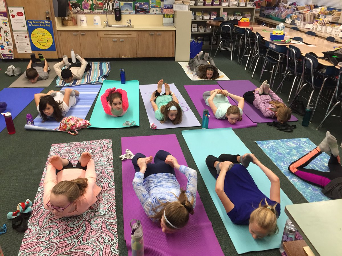 KMertenDLI's tweet photo. Halloween Yoga @shinyredapple23 @jfkladybugs #4thgrade #startingourdayright #creakygate #spookyfrog https://t.co/jRo9QSz3Wz