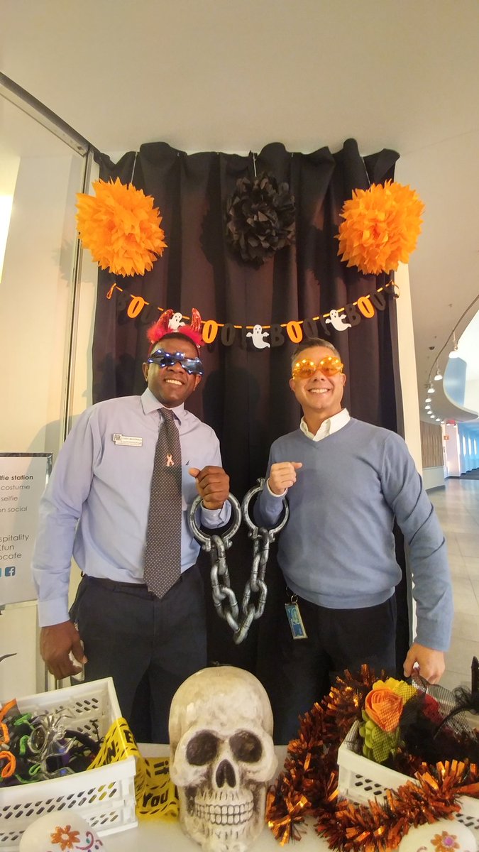 peyton_ankers's tweet photo. @FLIKhospitality customers and staff sharing a laugh in the #hilltopcafe #FLIKfun #Halloween #corporatecafes https://t.co/4dBHTiqVSv