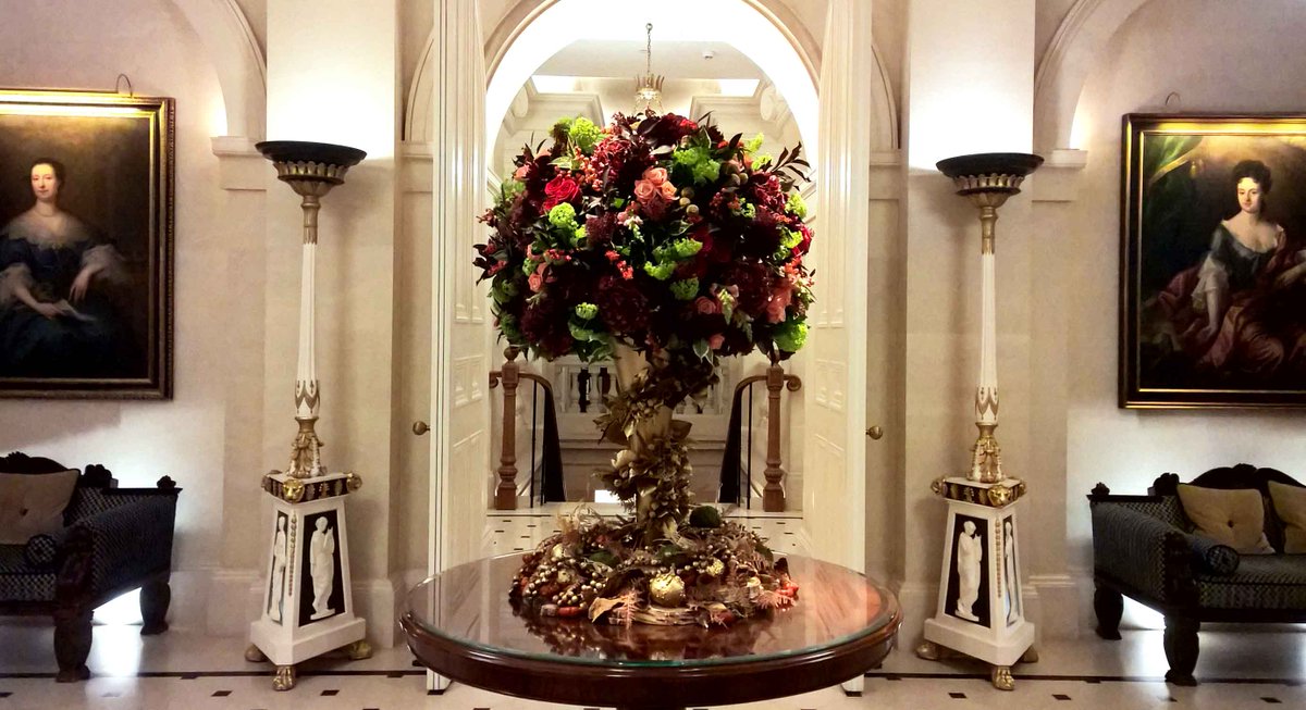 HotelFlorist's tweet photo. Autumn splendor and the essence of pure luxury can be found in every corner of the beautiful @TheLanesborough #LuxuryTravel #Belgraviastyle https://t.co/lqeC0kv1mo