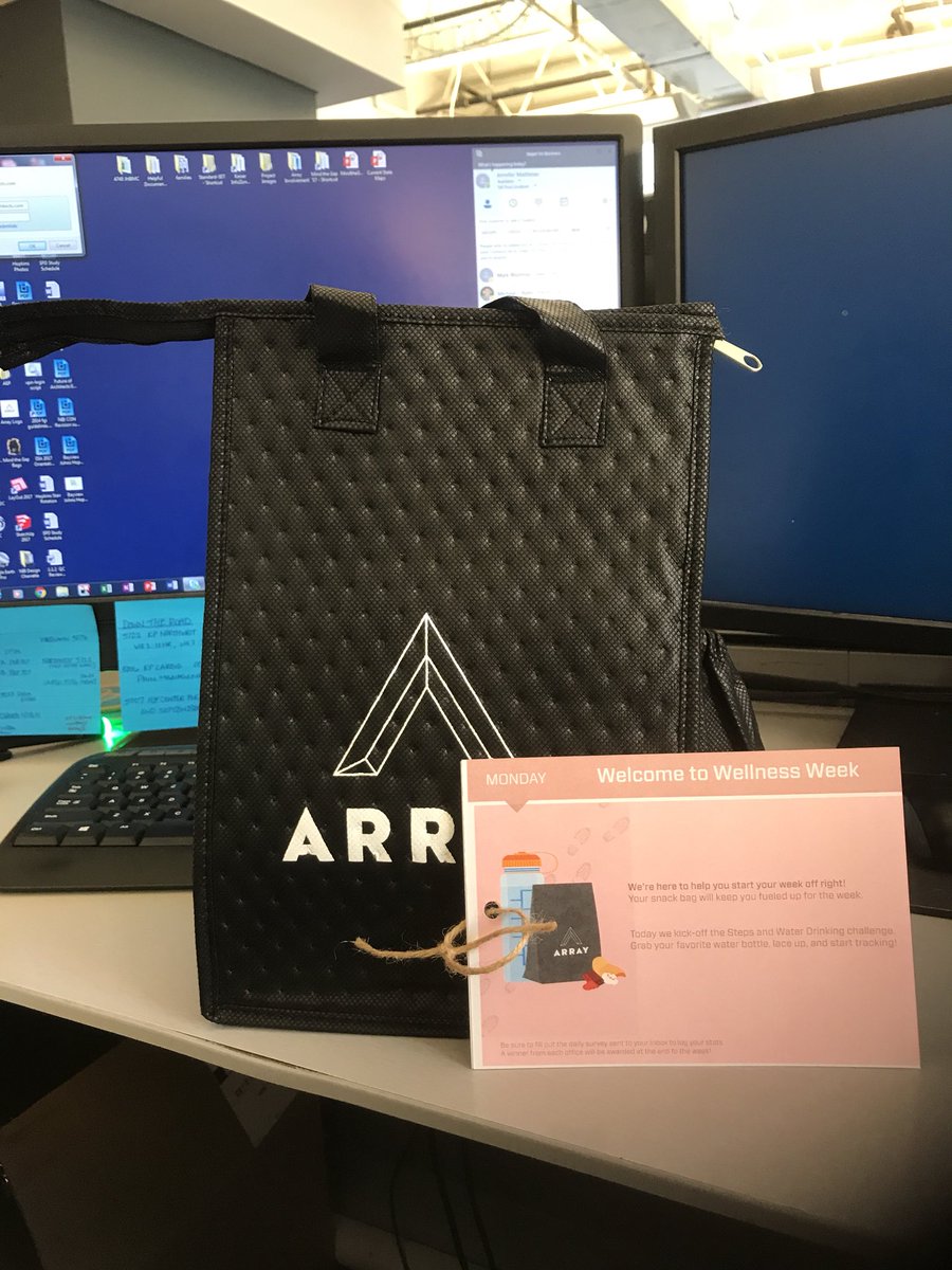 JennTMatthews1's tweet photo. #Arraywellnessweek BEGINS! Monday gifts - snack bag and healthy snack 😍 https://t.co/fJNz4llwqJ