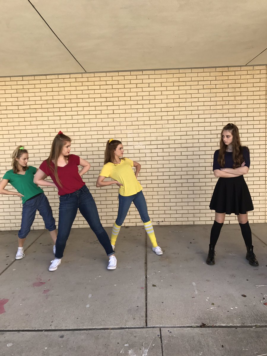 redheather101's tweet photo. Love Having a best friend on yearbook committee. ❤️💚💛💙 https://t.co/3iQ0342Piq