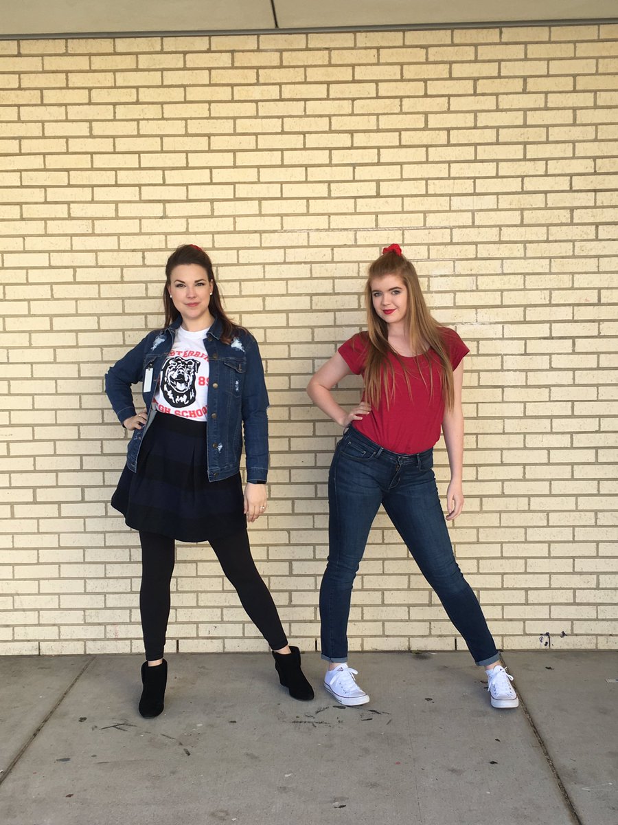 redheather101's tweet photo. Love Having a best friend on yearbook committee. ❤️💚💛💙 https://t.co/3iQ0342Piq