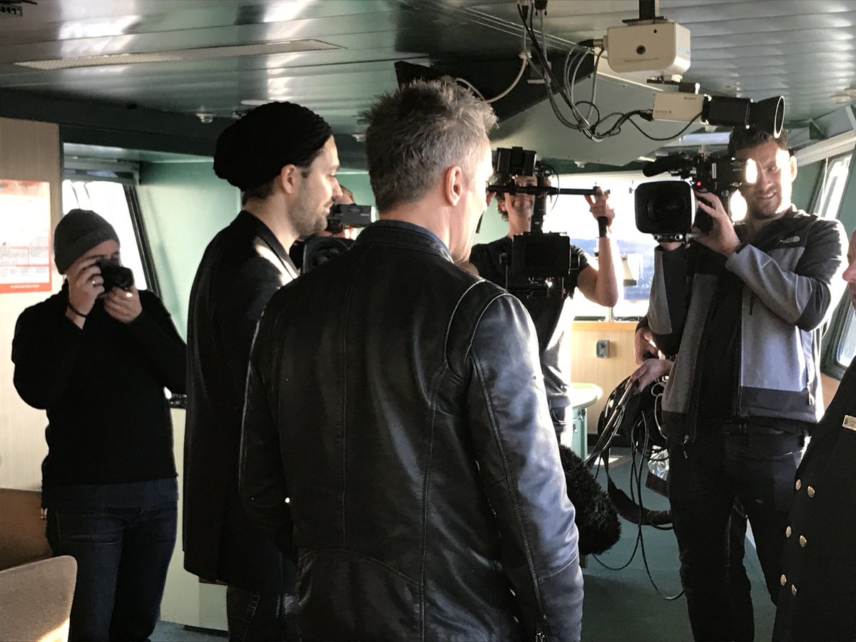 david_garrett's tweet photo. On the bridge of the Queen Mary 2 with the film-team and Captain Peter Philpott #starsatsea @cunardline #eventreise https://t.co/K16gxMJXJj