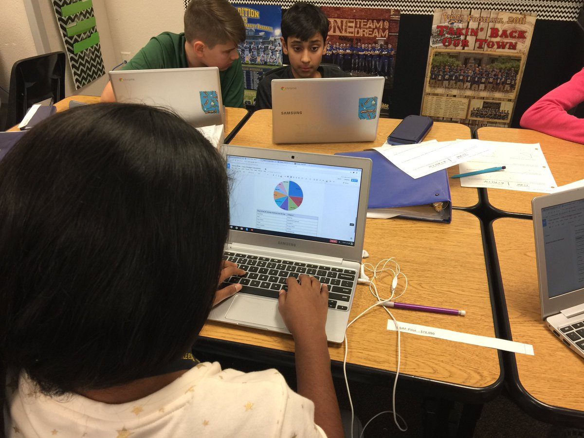 Weltyt1Welty's tweet photo. Learning how to create a budget!🤑💰 #budget #huntmiddle @aziaer https://t.co/Pkl0Ko2KvL