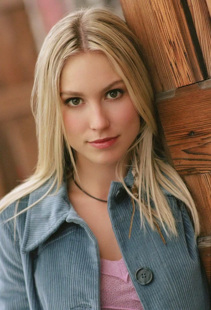    We wish a very happy birthday to gorgeous Sarah Carter! ¡Feliz cumpleaños 