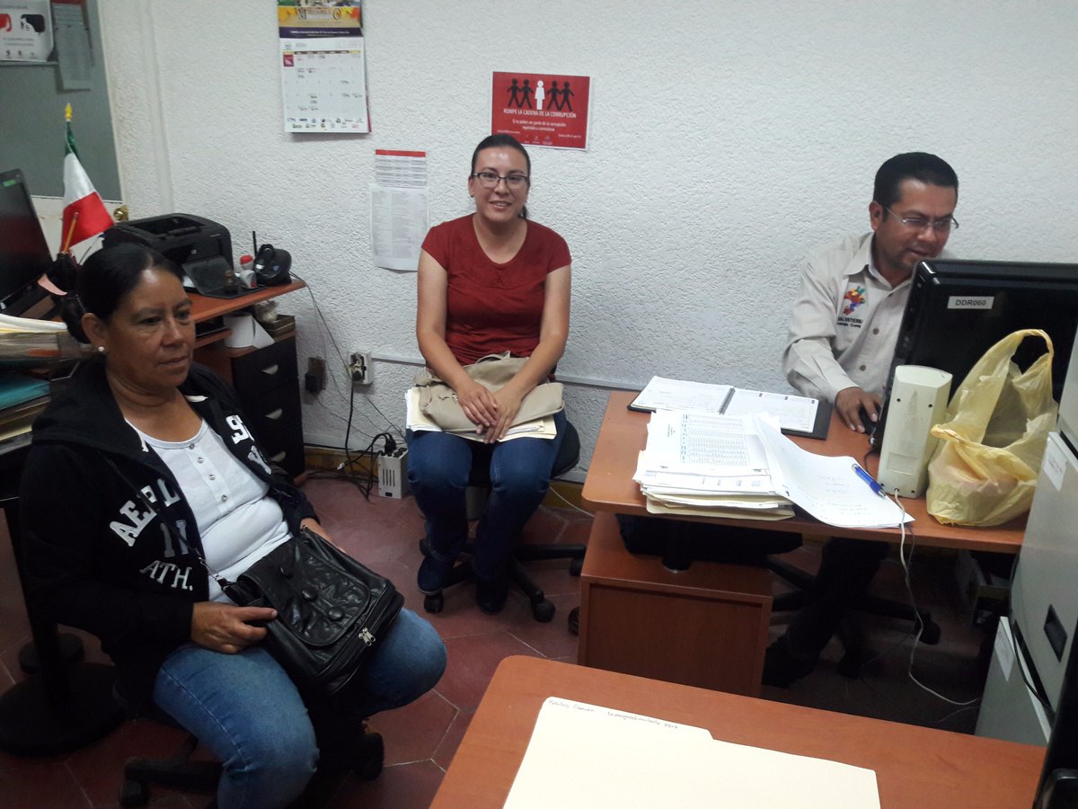 MarisolArregui2's tweet photo. Gestionando apoyo, semilla de garbanzo, productores de temporal, Las Canoas 23-10-17. @DesdeGto  @Bettyvaz2 https://t.co/BFdYYkEGOa