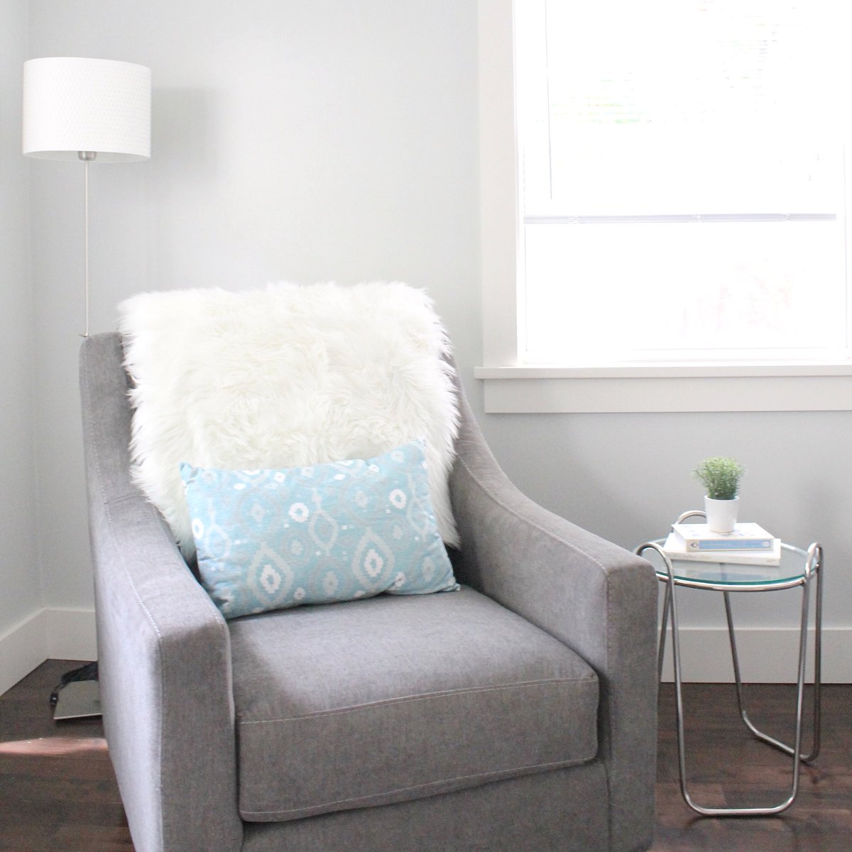 char_interiors's tweet photo. This home sat on the market for over a year, after staging it sold in 2 weeks! #homestagingworks https://t.co/ZZt7rbPmMz